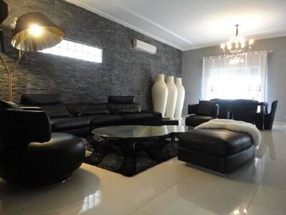 Villa French Luxe