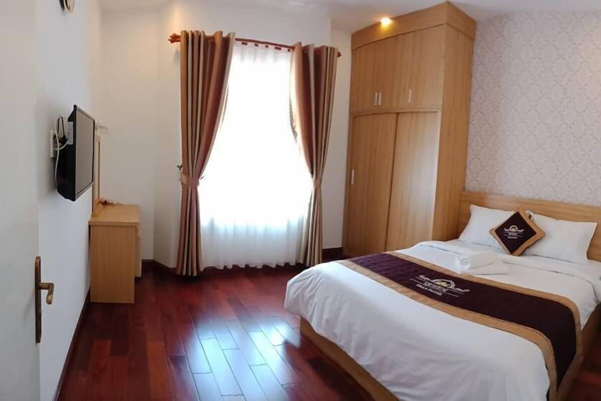 Minibar, desk, blackout curtains, free WiFi