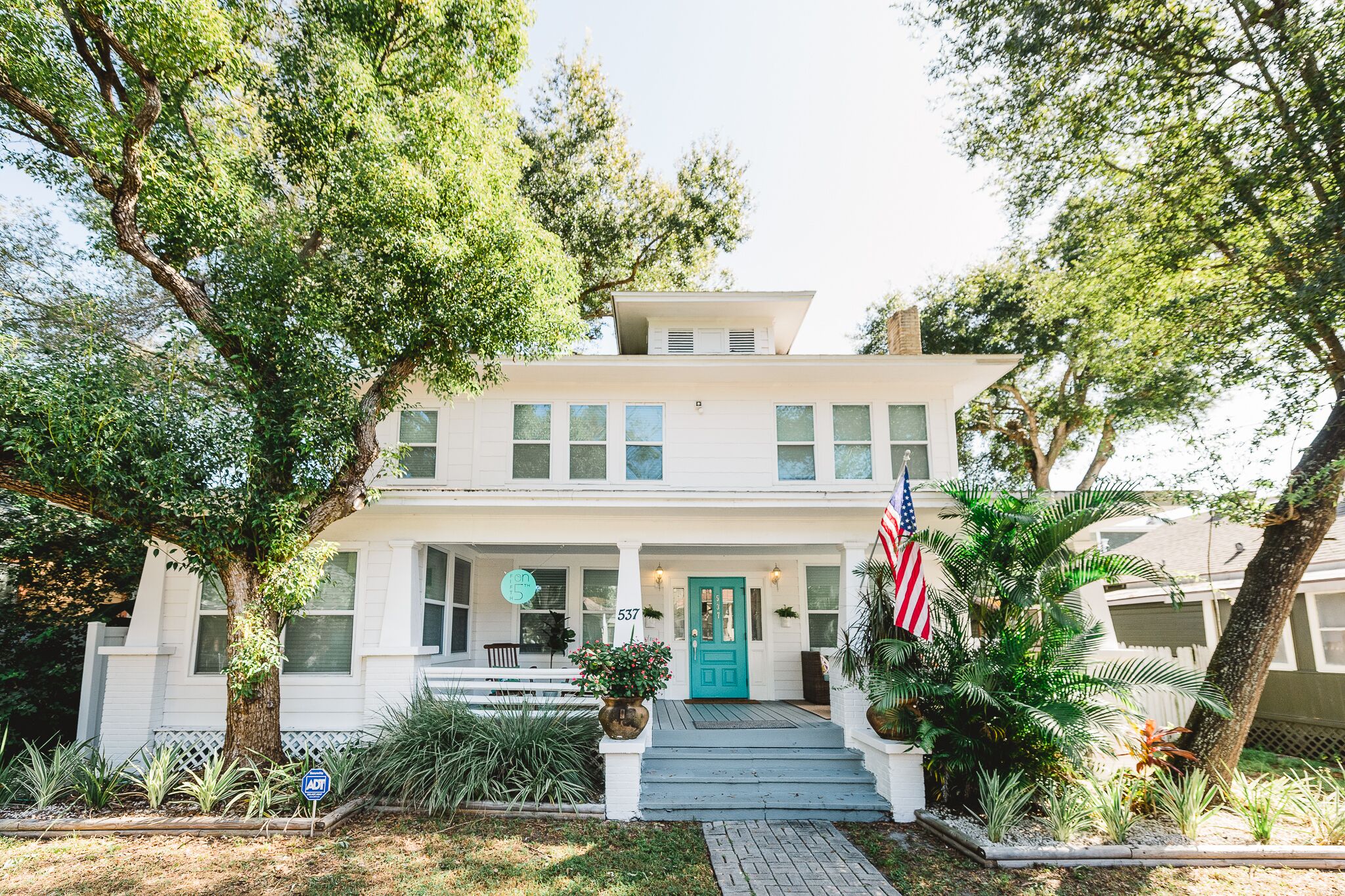 Uptown- Quiet Charming Central Historic Bungalow