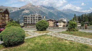A mountain resort with multiple buildings, including a large hotel with balconies and a smaller house. - Jouvenceaux by Interhome (Sauze d'Oulx)