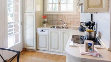 Kühlschrank, Mikrowelle, Ofen, Geschirrspüler