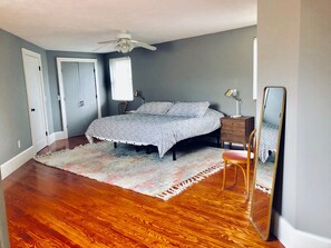 5 bedrooms, iron/ironing board, WiFi, bed sheets