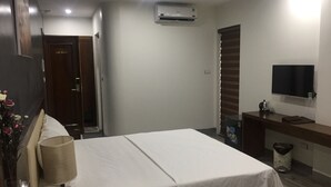 มินิบาร์, โต๊ะทำงาน, Wi-Fi ฟรี, ผ้าปูที่นอน