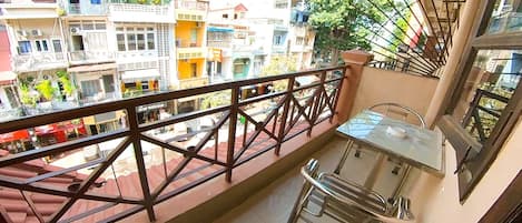 Superior Queen Room with Balcony Lanai | Teras/patio