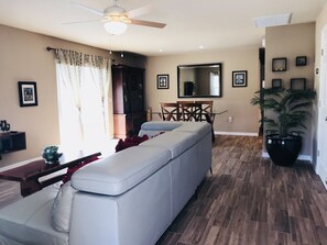 Smart TV, table football - *3/2*GorgeousNEWLakeHome2AceLoc*4mi*LEGOLAND*1724 (Winter Haven)