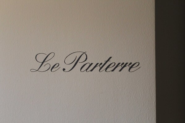 Unclassified image, 1 of 21, button