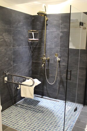 Unclassified image, 4 of 21, button