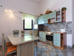 Fridge, oven, cookware/dishes/utensils