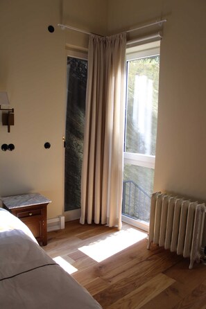 Unclassified image, 3 of 26, button