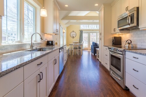 Viehättävä, ylellinen Beach House vain kahden minuutin kävelymatkan päässä merestä