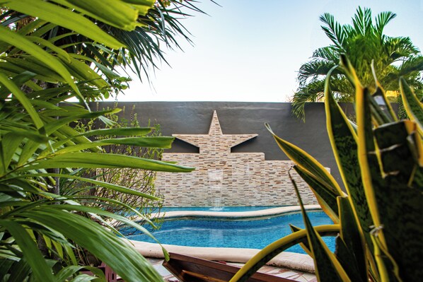 Outdoor pool, open 9:00 AM to 8:00 PM, pool loungers