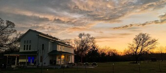 GROUP GETAWAY - 6 Bedroom, 4.5 Bath, 20 Acre Retreat