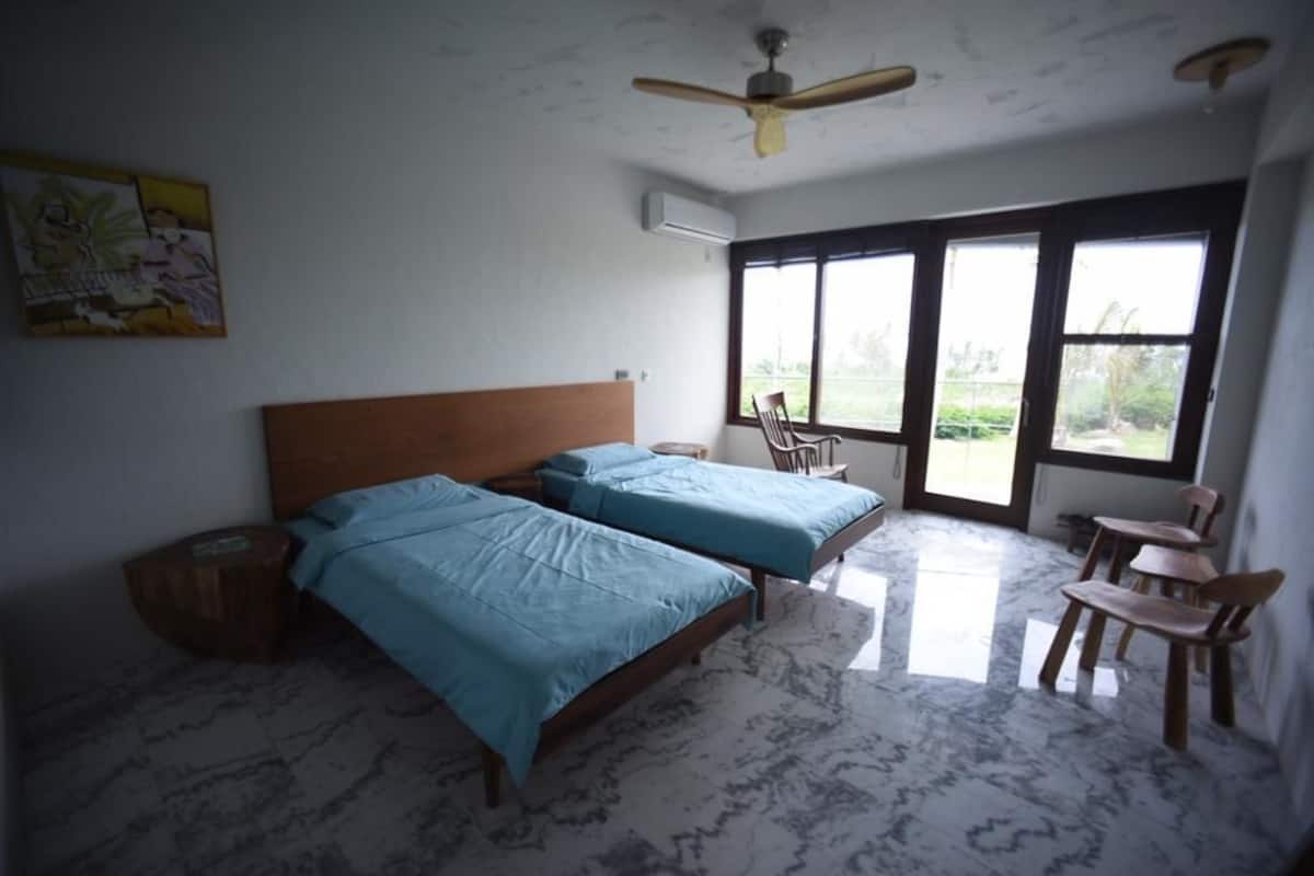 Twin Room | Desk, soundproofing, free WiFi, bed sheets