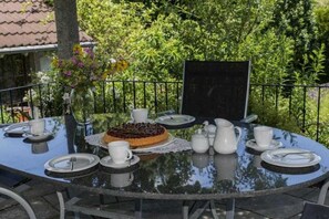 Unclassified image, 5 of 32, button