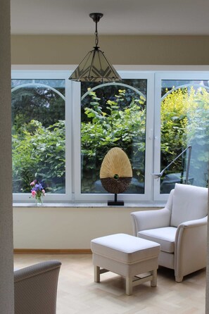 Unclassified image, 2 of 32, button