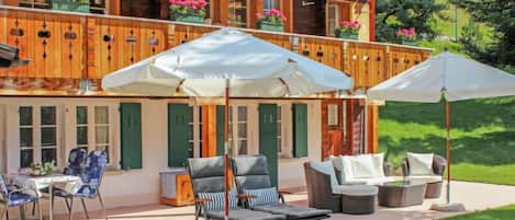 تناول الطعام بالخارج