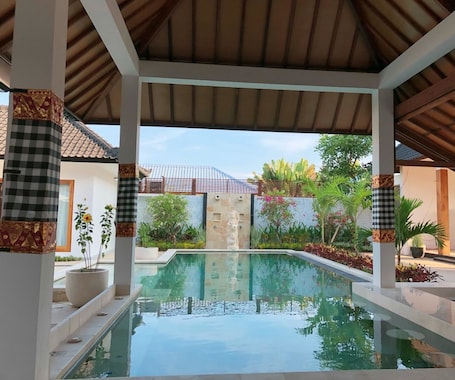 Outdoor pool, pool loungers. Villa Casablanca Surf Keramas