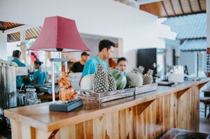 Breakfast, lunch and dinner served