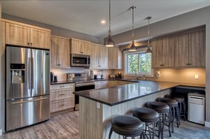 Cottage, 2 Bedrooms | Private kitchen | Fridge, microwave, oven, dishwasher