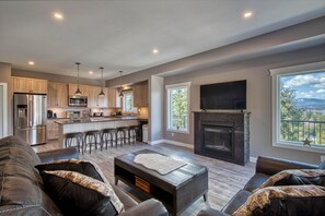 Cottage, 2 Bedrooms | Living room | TV, fireplace, Netflix, streaming services - Semi-lakefront Luxury Blind Bay - Spring Specials! 2 Bedroom Cottage by RedAwning (Blind Bay)