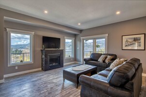 Cottage, 2 Bedrooms | Living room | TV, fireplace, Netflix, streaming services