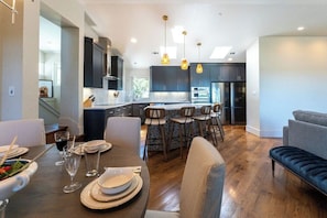 Unclassified image, 5 of 49, button - Renovated Lakeside Home with Pool, Chef’s Kitchen & Access to Austin’s Culture (Lago Vista)