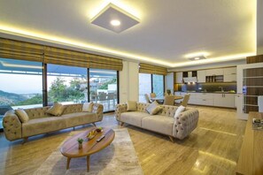 全景别墅, 2 间卧室, 露台, 山景 | 客厅 | 平板电视