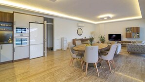 Panoramic-Villa, 2 Schlafzimmer, Terrasse, Bergblick | Wohnbereich