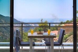 Villa Panoramique, 2 chambres, patio, vue montagne | Vue de la chambre