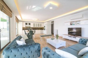 Villa Panoramic - 2 sovrum - balkong - havsutsikt | Eget kök | Stort kylskåp, mikrovågsugn, ugn och spishäll