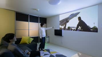 Familierom (301) | Sengetøy av topp kvalitet, dundyner, individuelt innredet og skrivebord