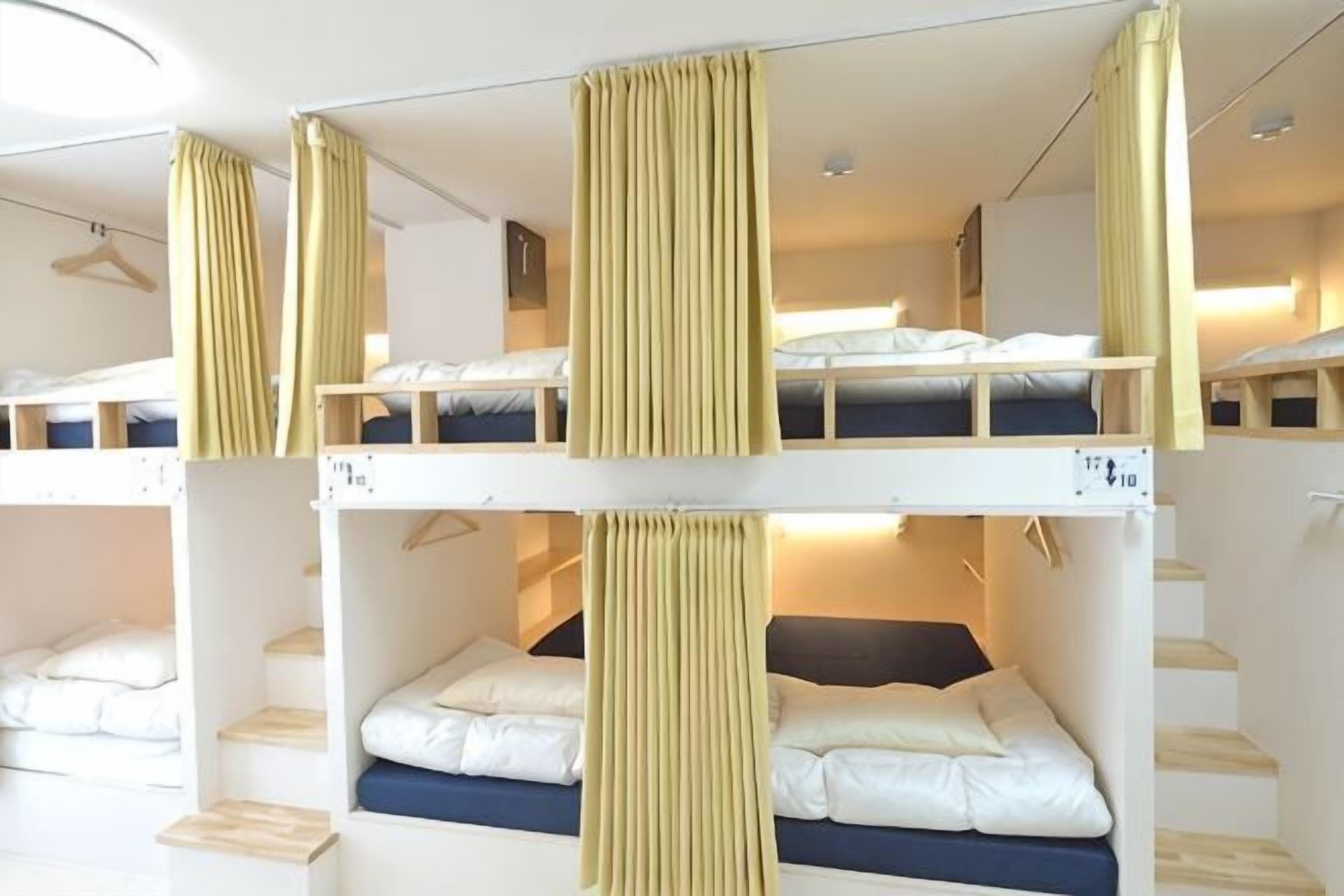 Ropa de cama de alta calidad, edredón, muebles diferentes y escritorio 