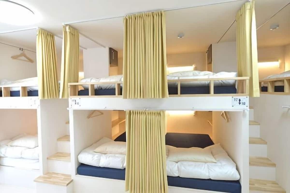 Premium bedding, down comforters, individually furnished, desk