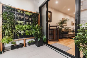 Appartement Deluxe, 2 chambres, vue sur le jardin | Vue de la chambre
