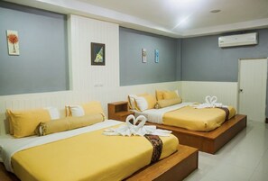 Deluxe-Vierbettzimmer | Verdunkelungsvorhänge, Zustellbetten, kostenloses WLAN, Bettwäsche