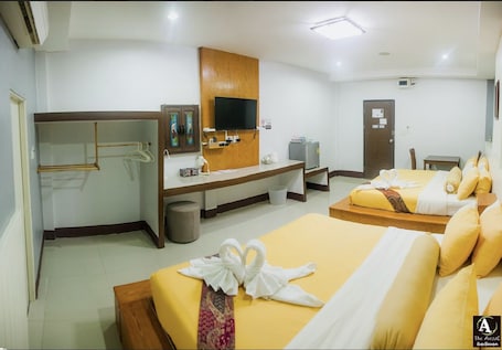 Deluxe Quadruple Room. The Areaac
