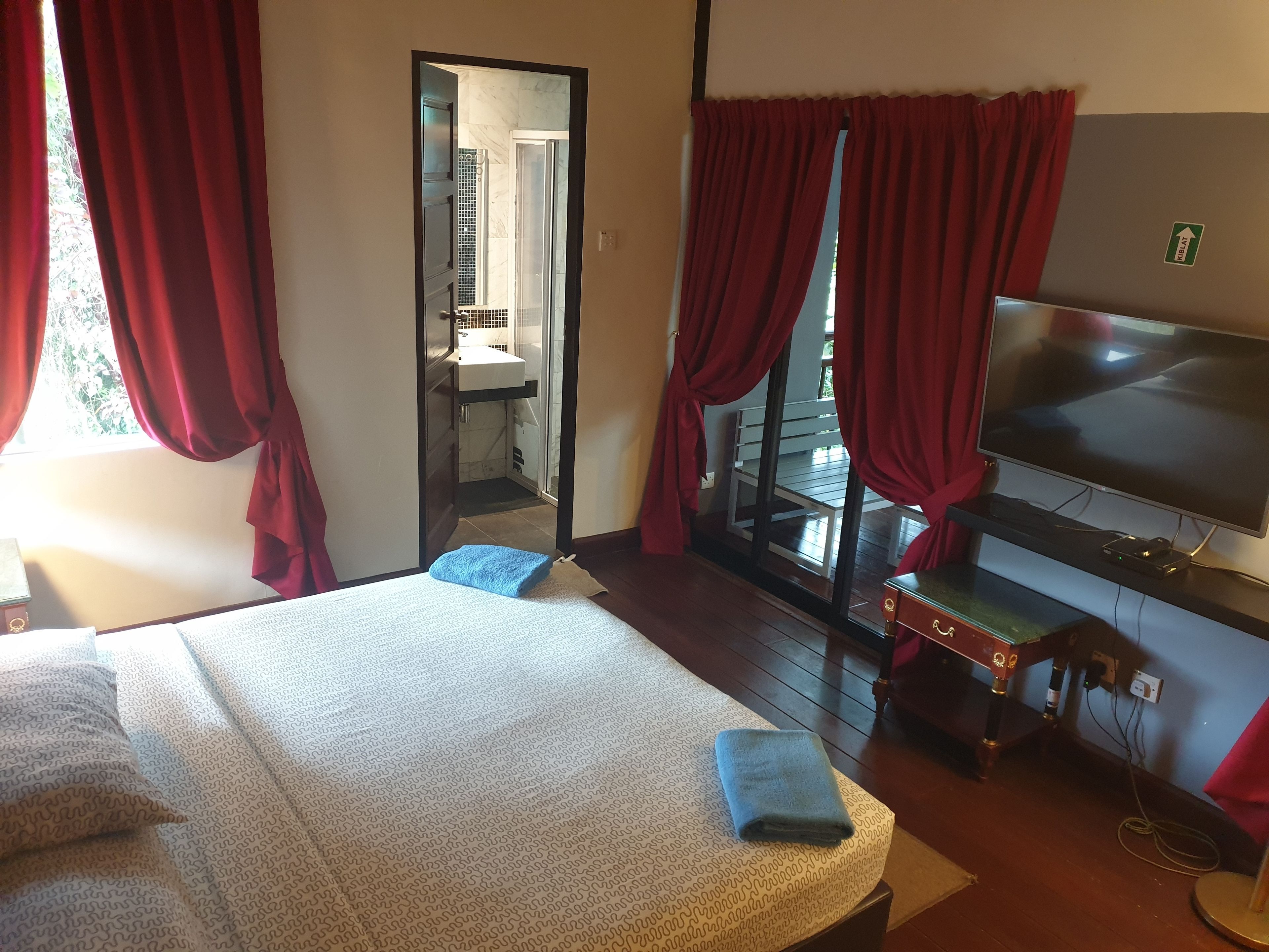 Select Comfort beds, individually decorated, individually furnished