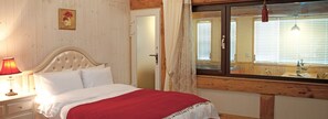 Double Room, Jetted Tub (Raspberry) - Maru Pension (Yangpyeong)