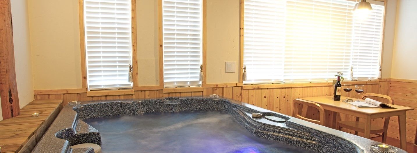 Double Room, Jetted Tub (Raspberry) | Jetted bathtub