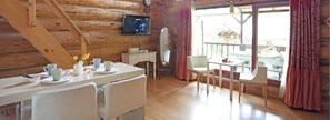 Duplex (Coco) | Living area | 32-inch flat-screen TV with cable channels, TV - Maru Pension (Yangpyeong)
