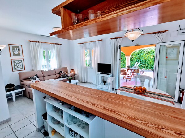 Unclassified image, 1 of 20, button