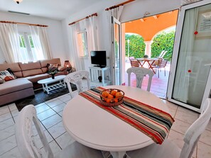 Unclassified image, 3 of 20, button