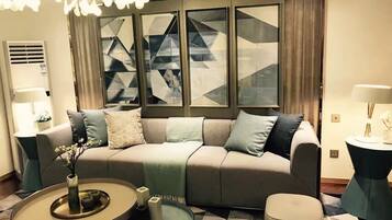 Deluxe-Apartment, 2 Schlafzimmer | Schreibtisch, Verdunkelungsvorhänge, schallisolierte Zimmer, Bettwäsche