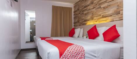 Suite Supérieure, plusieurs lits | Bureau, Wi-Fi gratuit