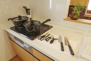 Villa – design (Vacation) | Eget kjøkken | Kjøleskap, mikrobølgeovn, kokeplater og vannkoker
