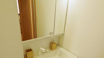 時尚別墅 (Vacation) | 浴室 | 獨立浴缸及淋浴設備、浸缸、免費梳洗用品、風筒