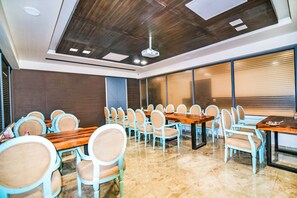 Café da manhã continental todos os dias mediante uma taxa