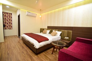 Deluxe Room, 1 Bedroom, Refrigerator