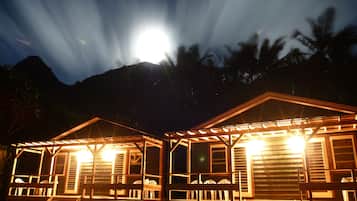 Facciata della struttura - sera/notte