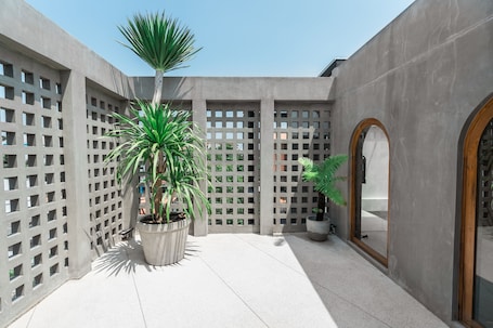 Desayuno a la carta diario (THB 250 por persona)